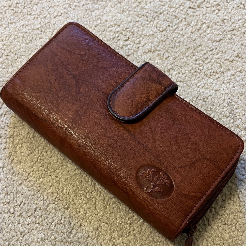 Buxton Julia Brown Leather Zip Around Wallet